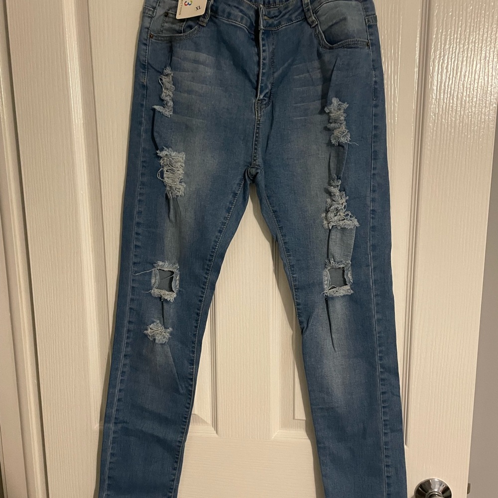 Color 3 collection distressed jeans